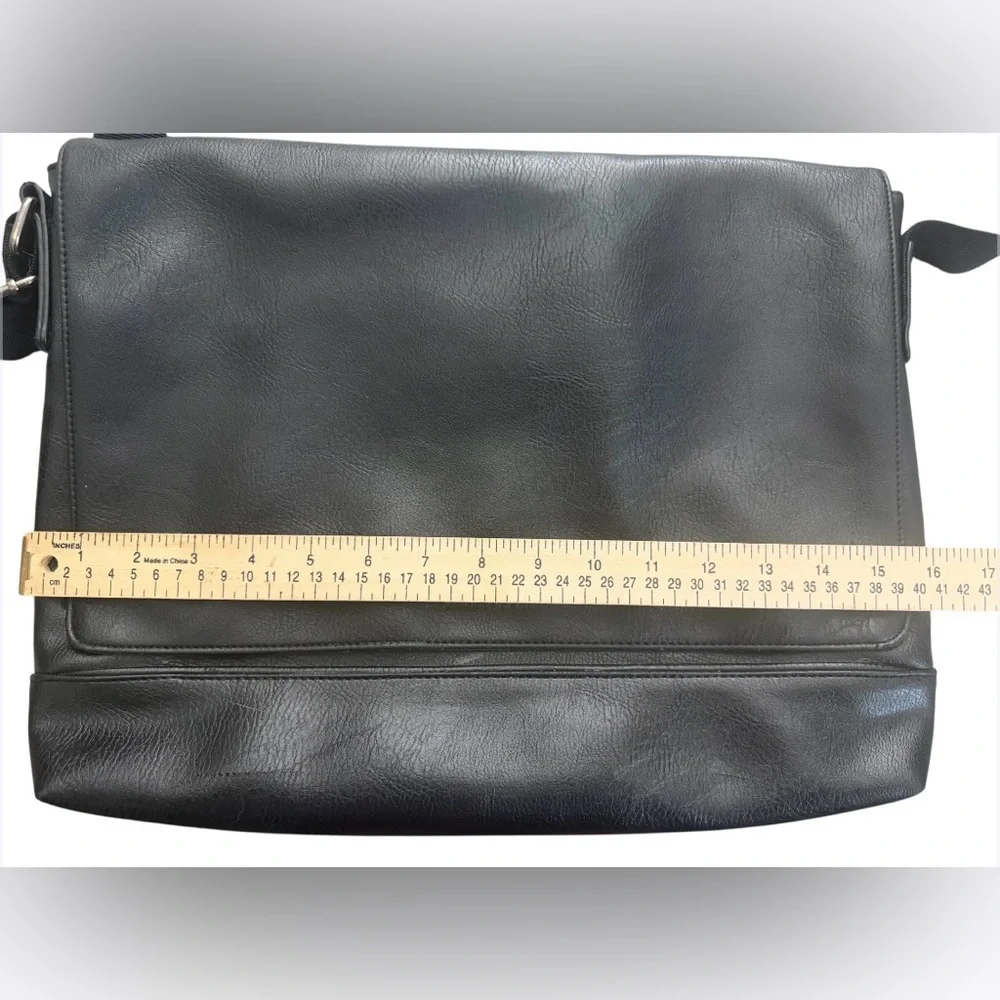 Kenneth Cole Reaction Laptop Grand Tour Business Messenger Tablet Crossbody Bag - Picture 6 of 10